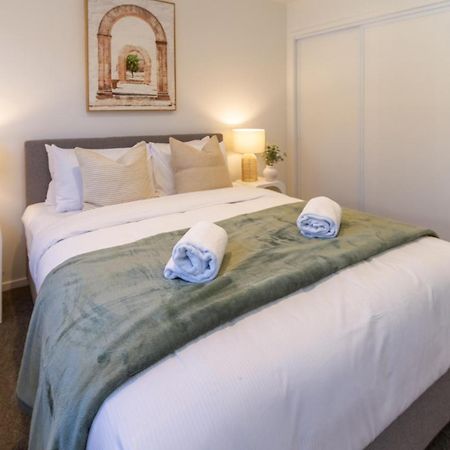 Central Sunny Perch 2 Bed 1 Bath Apartment Christchurch Bagian luar foto