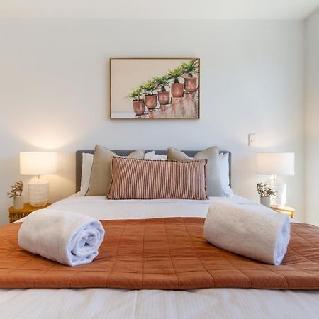 Central Sunny Perch 2 Bed 1 Bath Apartment Christchurch Bagian luar foto