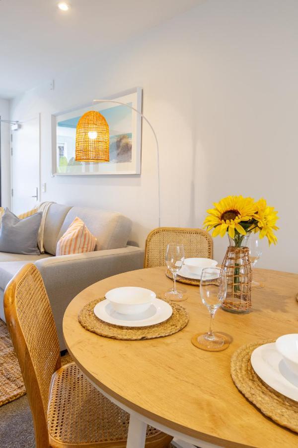 Central Sunny Perch 2 Bed 1 Bath Apartment Christchurch Bagian luar foto
