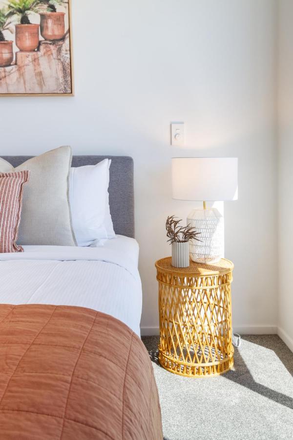 Central Sunny Perch 2 Bed 1 Bath Apartment Christchurch Bagian luar foto