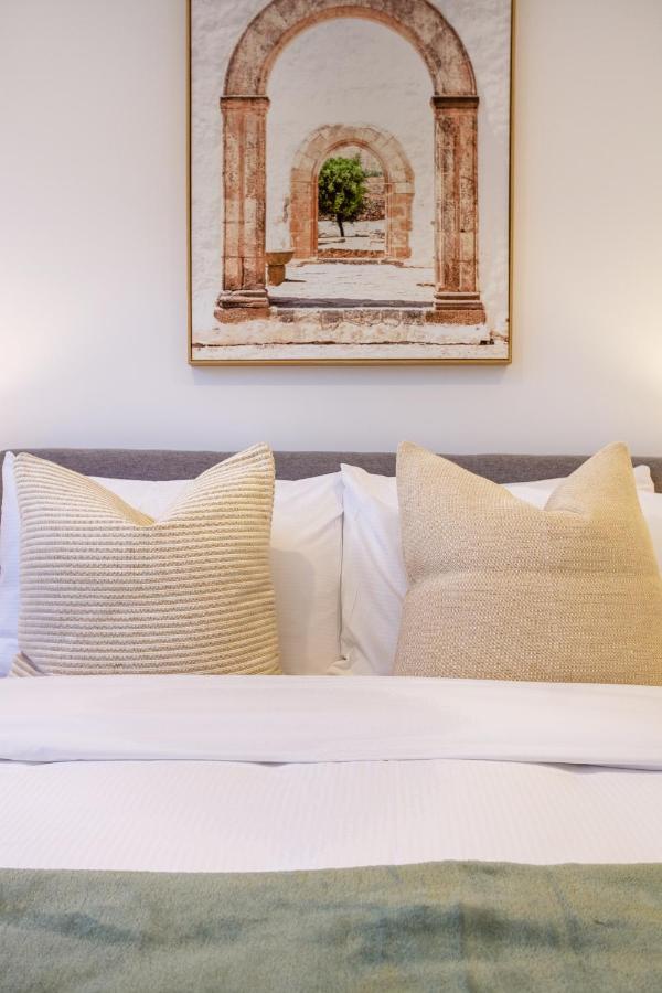 Central Sunny Perch 2 Bed 1 Bath Apartment Christchurch Bagian luar foto