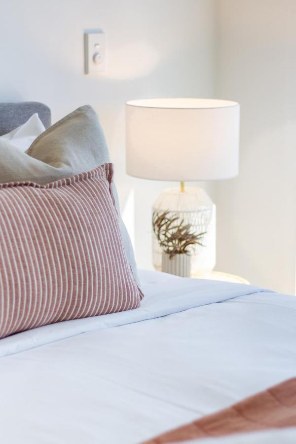 Central Sunny Perch 2 Bed 1 Bath Apartment Christchurch Bagian luar foto
