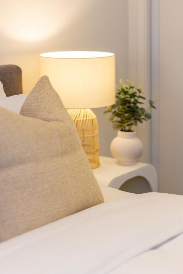 Central Sunny Perch 2 Bed 1 Bath Apartment Christchurch Bagian luar foto