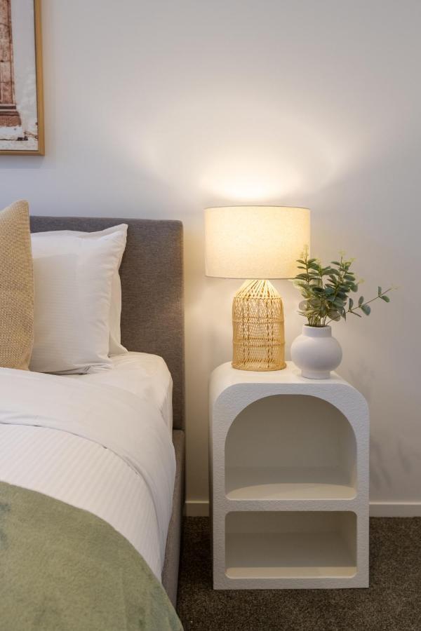 Central Sunny Perch 2 Bed 1 Bath Apartment Christchurch Bagian luar foto