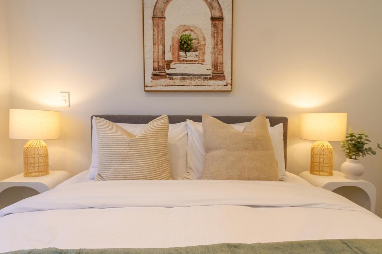 Central Sunny Perch 2 Bed 1 Bath Apartment Christchurch Bagian luar foto