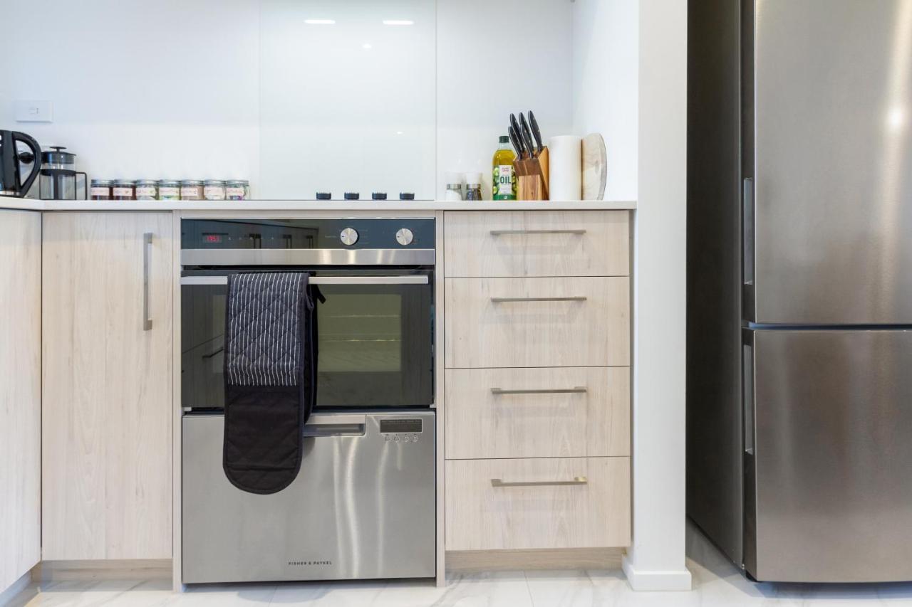 Central Sunny Perch 2 Bed 1 Bath Apartment Christchurch Bagian luar foto